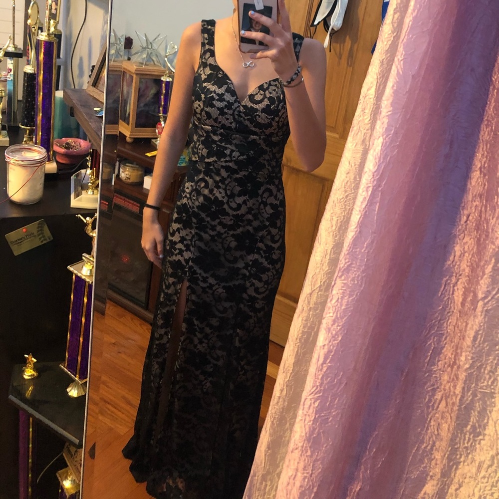 Size M prom dress